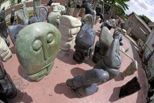 Bildhauer Fanizani Akuda
