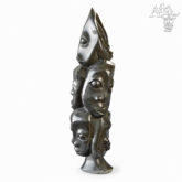 Skulptur von Nimrod Phiri: Gesichter der Vorfahren